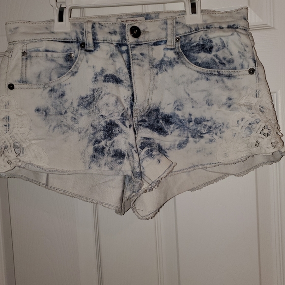 Mudd Juniors Size 9 shorts - Picture 3 of 3